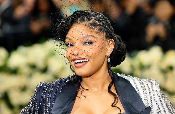 L’actrice Halle Bailey, star de « La Petite Sirène », accuse son ex-compagnon de violences conjugales