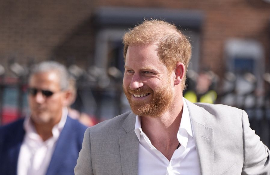 En plein conflit avec William, le prince Harry plaisante sur les relations « difficiles » entre frères et sœurs