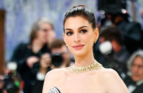 Anne Hathaway enceinte de son troisième enfant : elle dévoile son baby bump en vidéo