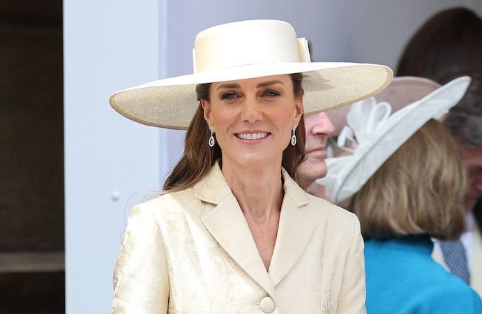 Avec sa robe jaune beurre, Kate Middleton prouve que l’on peut être chic en couleur