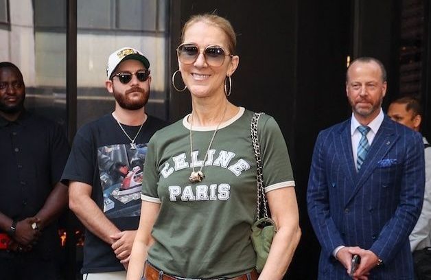 Céline Dion : depuis l’annonce de son retour sur scène à Paris, ce t-shirt à son effigie fait un carton chez ses fans