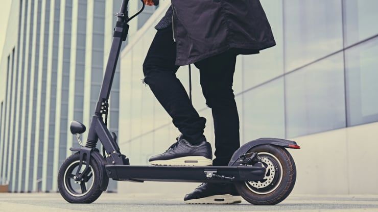 Les trottinettes électriques non assurées davantage impliquées dans des accidents selon le FGAO