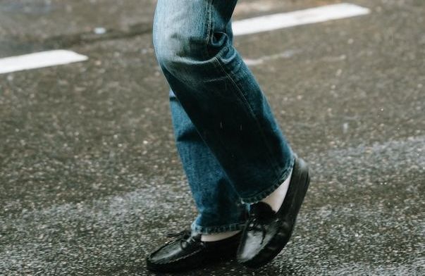 En tête du classement des pièces les plus prisées du moment, pourquoi ces mocassins font-ils de nouveau craquer les modeuses ?