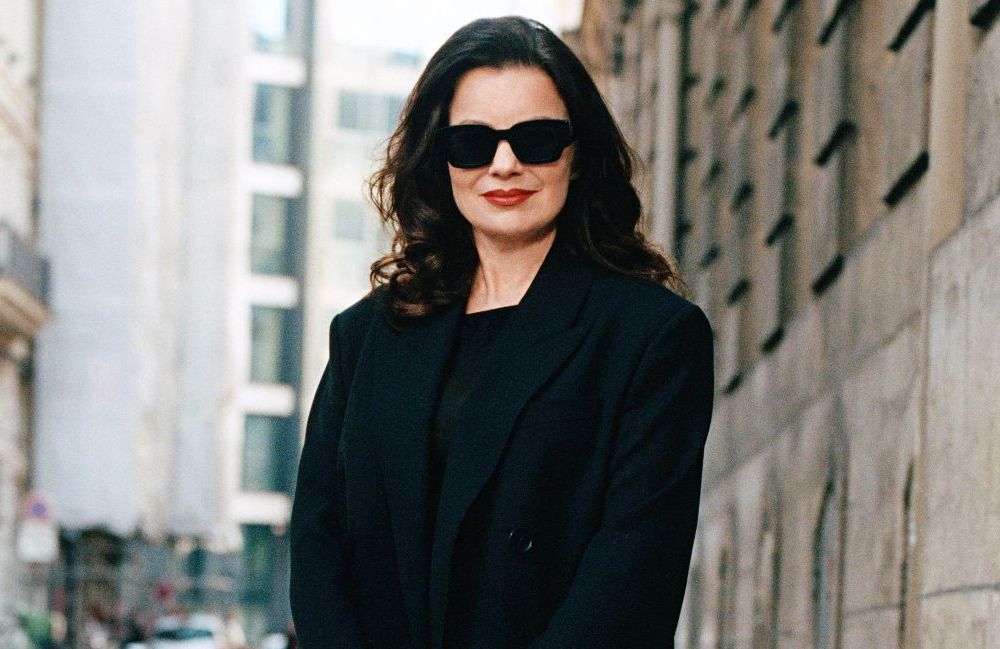 À 66 ans, Fran Drescher (« Une nounou d’enfer ») incarne l’élégance à la française pour AMI