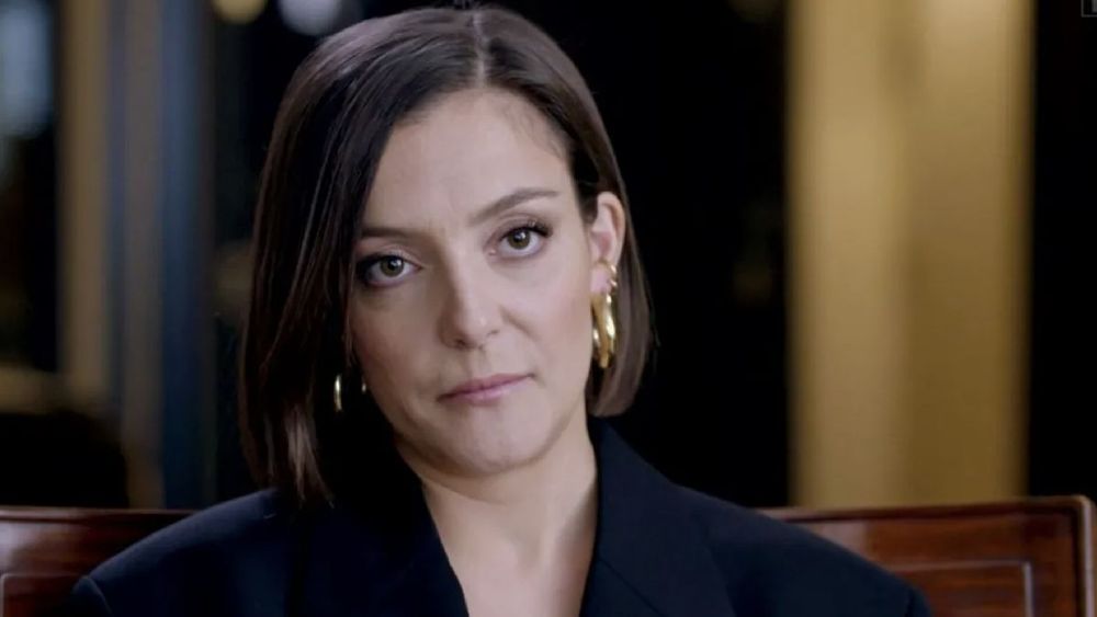 Camille Lellouche maman : l’humoriste reprend le travail seulement dix jours après la naissance de sa fille, elle s’explique