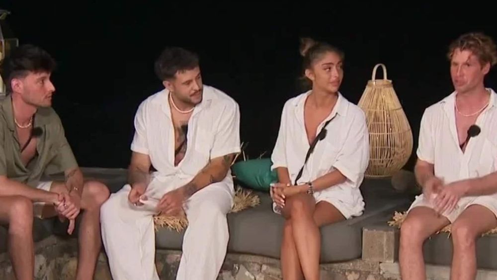 La Villa des Cœurs Brisés 9 : l’attitude d’un candidat lors de la table ronde ne passe pas du tout, "dur à supporter" !