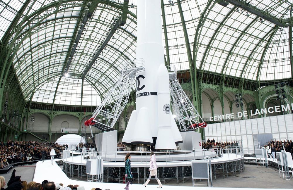 Pourquoi la mode se tourne-t-elle à nouveau vers la conquête spatiale ?
