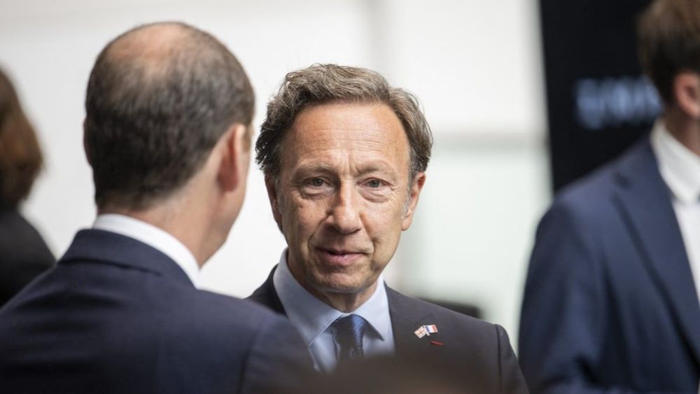 Stéphane Bern, indigné, patriote assumé, a honte de la France  : "Nous sommes la risée du monde"