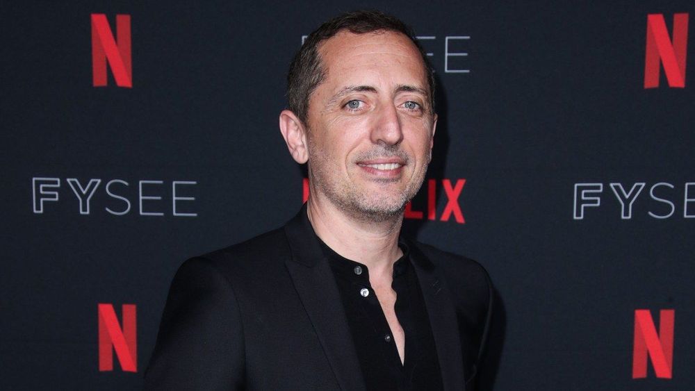 Gad Elmaleh (52 ans) raconte sur sa première fois à 14 ans : "C'est un monsieur qui…