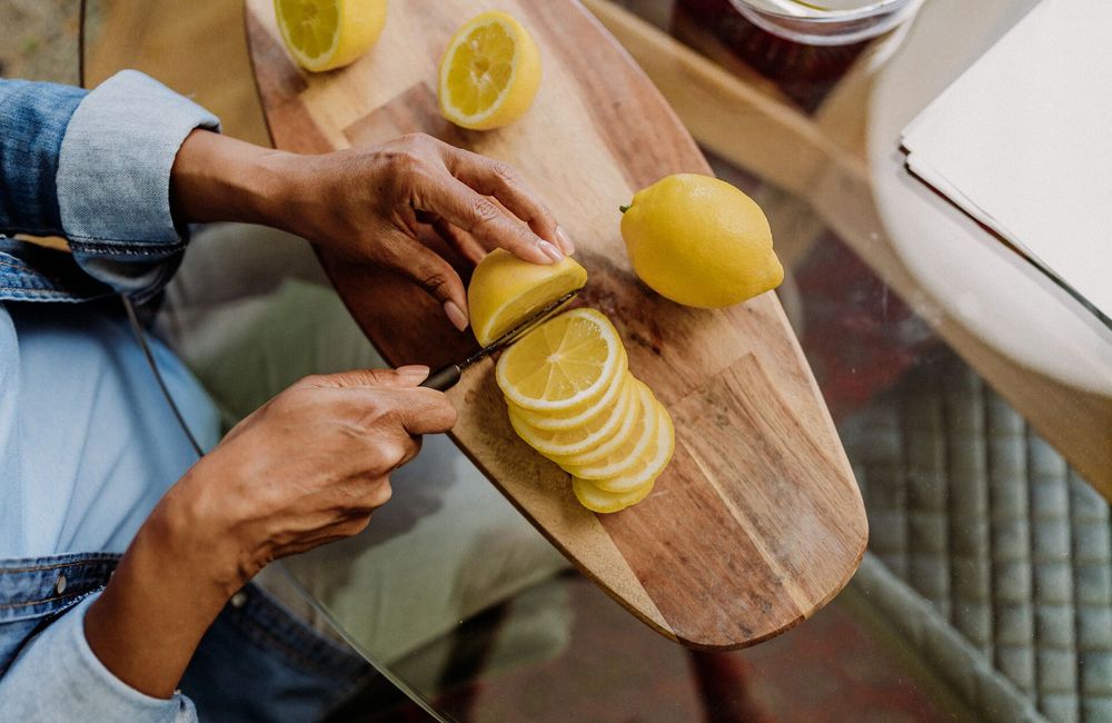 L’erreur que l’on fait en buvant du jus de citron à jeun le matin