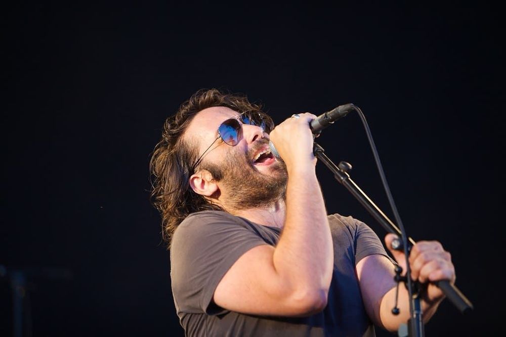 "Faut faire un crédit ?" : un chanteur français vend les places de son concert près de 400 euros et justifie ce tarif