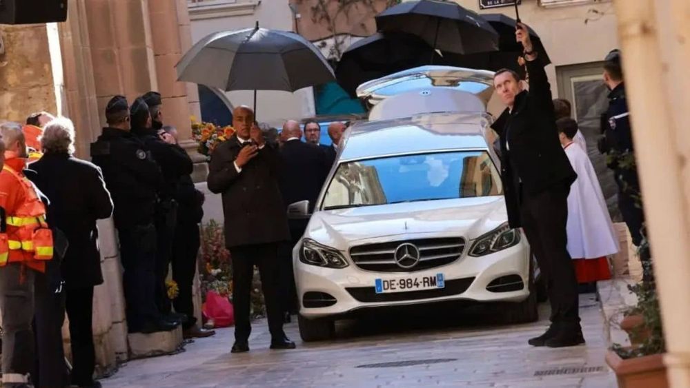 Obsèques de Brigitte Bardot : pourquoi des parapluies ont-ils été déployés malgré l'absence totale de pluie ou de neige ?