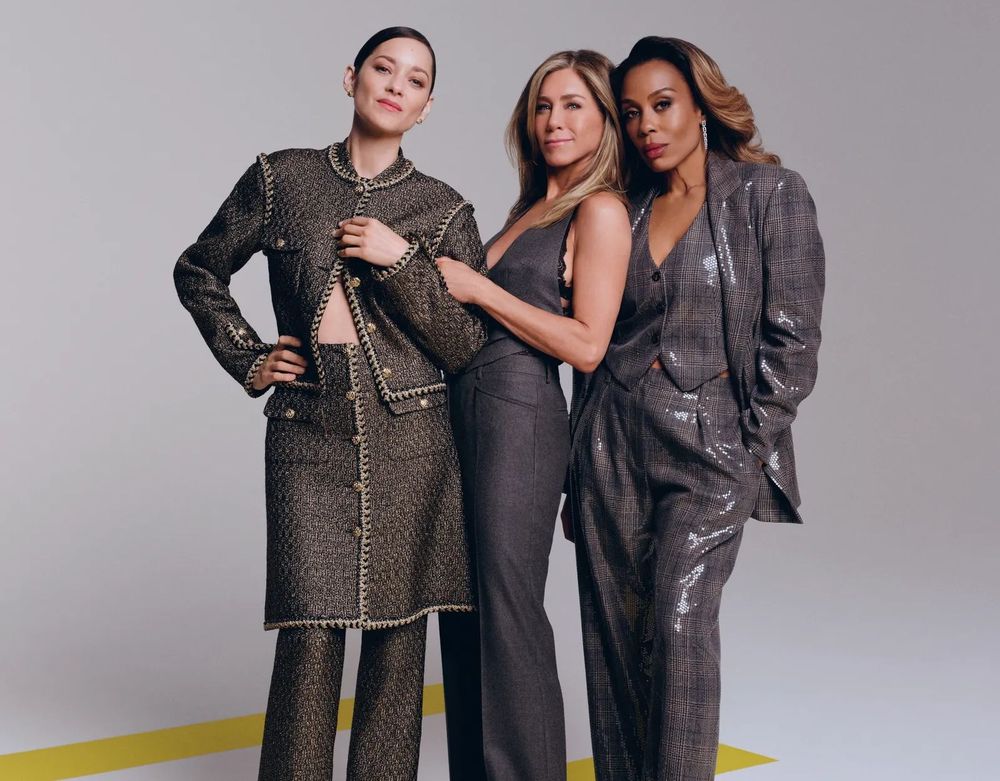 Marion Cotillard, Jennifer Aniston et Reese Witherspoon : dans une vidéo, elles font triompher le retour du power suit