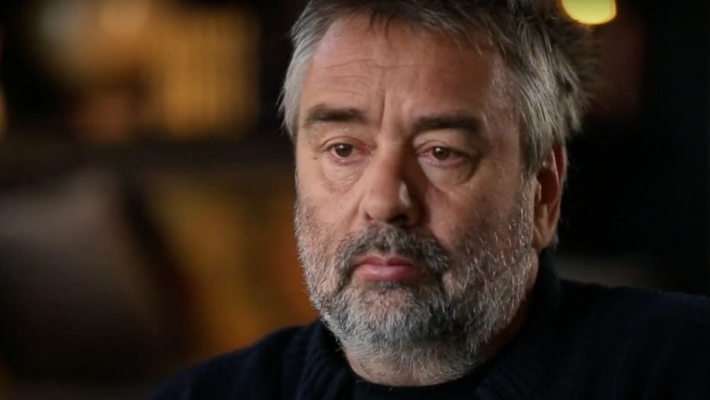 Luc Besson porte plainte contre des chasseurs qui se sont introduits chez sa mère : "Ils l'ont massacré"