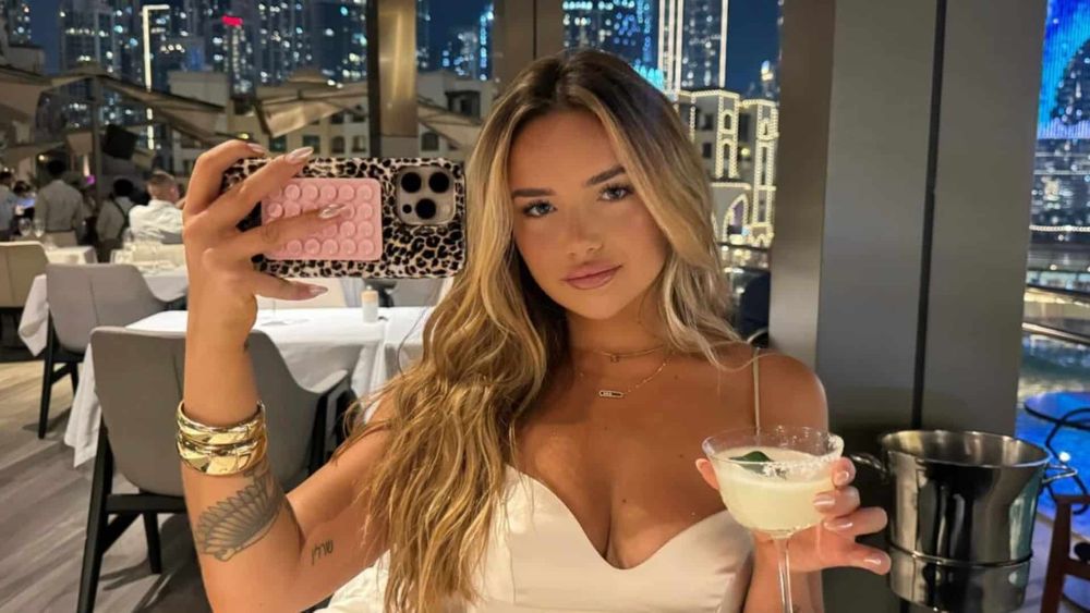 Victoria Mehault : 6 mois après sa rupture avec le père de son fils, elle officialise avec son nouveau chéri, regardez !