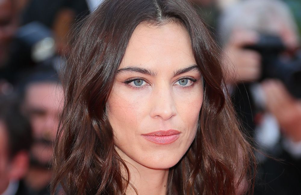 « Ginger chocolate » : le choix capillaire d’Alexa Chung pour changer du brun