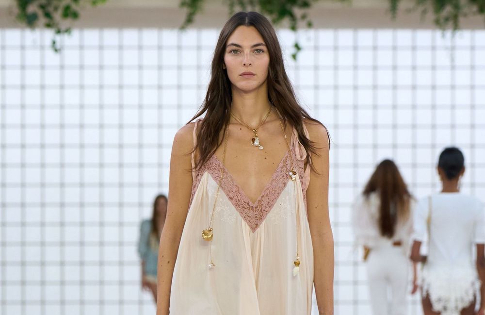 La robe de « grand-mère » signe son retour en grâce sur les podiums ce printemps