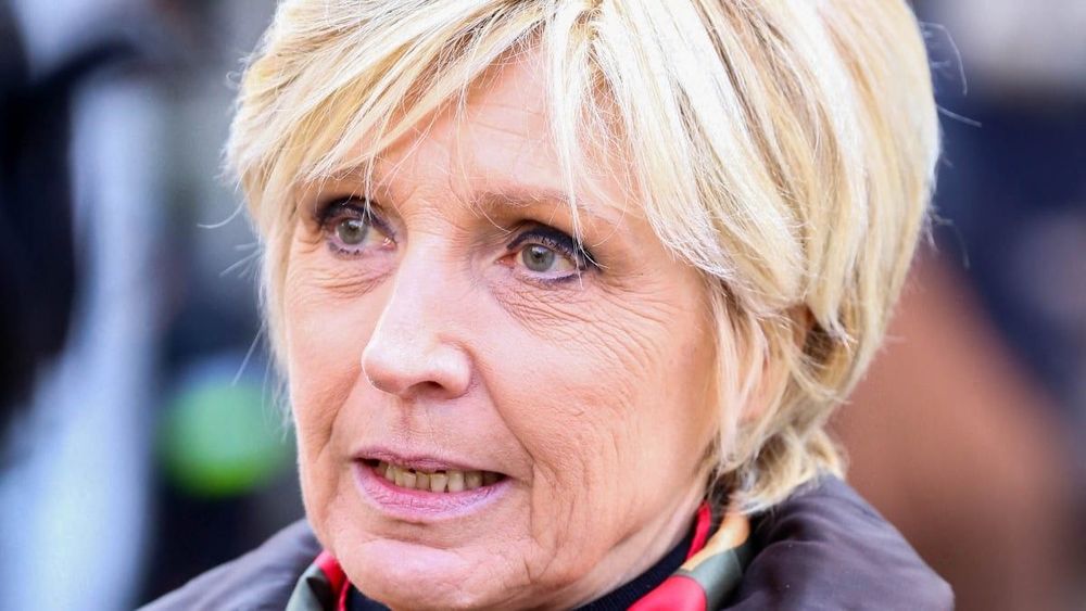 En tenue légère pour la météo, Evelyne Dhéliat confesse : "Ça peut choquer, mais..."