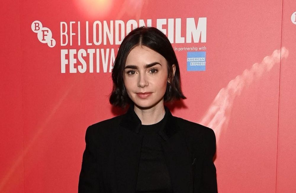 Lily Collins partage une rare photo avec son père Phil Collins pour son anniversaire