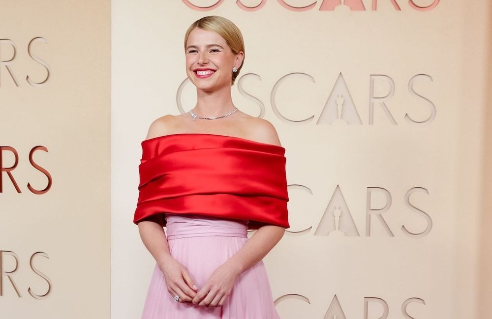 Oscars 2026 : Jessie Buckley en Chanel rend hommage à un look iconique de Grace Kelly