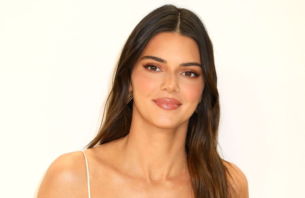 Kendall Jenner ne jure que par ce produit à petit prix pour un teint ultra glowy