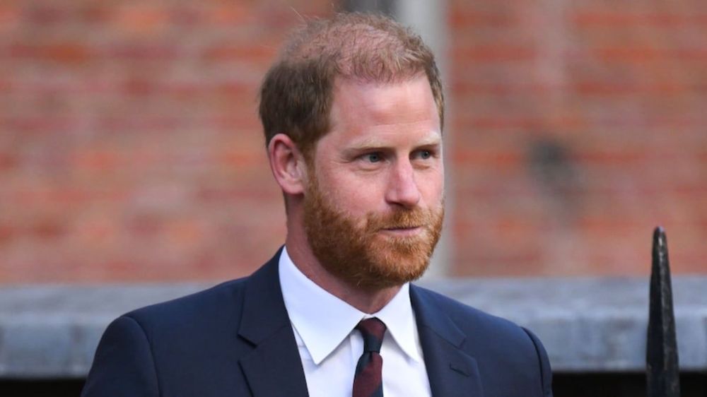 Le prince Harry poursuivi par Camille Cottin : arrestation musclée devant les grilles de sa propriété