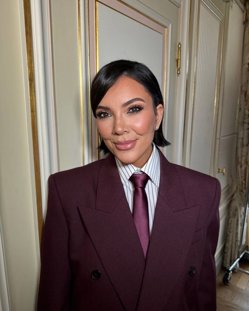 Le nouveau visage de Kris Jenner affole la toile : décryptage d’un rajeunissement express