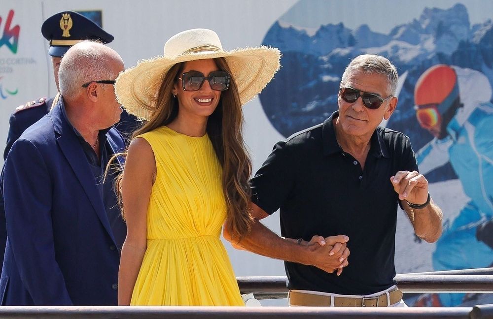 À Venise, Amal Clooney succombe aux sandales qui allongent la silhouette