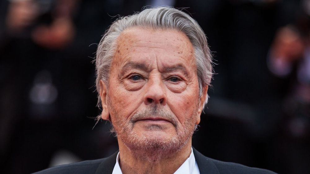 Alain Delon : une ancienne employée se confie sur sa dame de compagnie