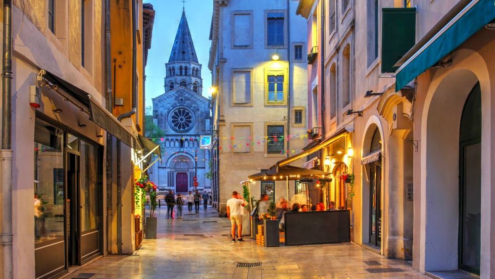 Immobilier à Nîmes : stabilité des prix et légère baisse des loyers en novembre 2025