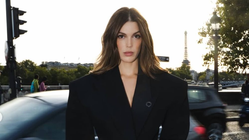 Iris Mittenaere étonne avec un look improbable lors d'un événement avec de nombreuses stars