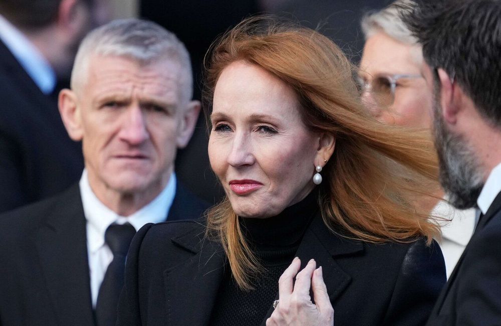 Pourquoi l’autrice J. K. Rowling provoque (encore) de nouveaux appels à boycotter Harry Potter
