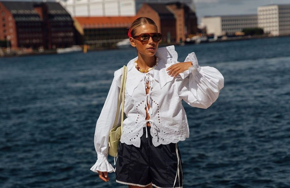 Légère, coquette et trendy : cette blouse s’impose comme l’incontournable du printemps-été