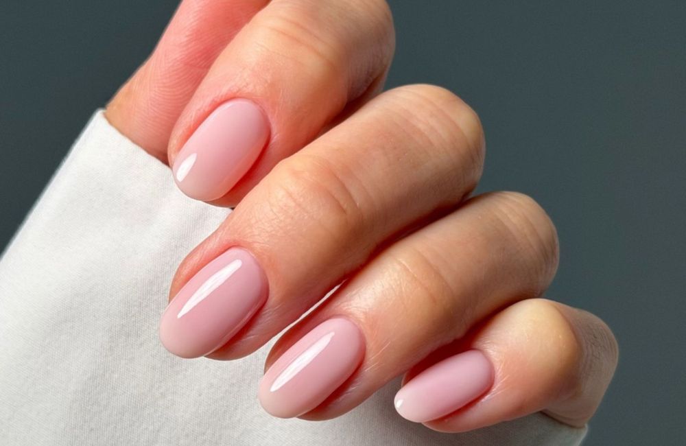Cette couleur de vernis fait paraître les mains plus jeunes (et elle sera partout cet été)