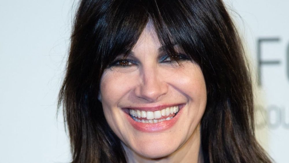 Helena Noguerra repart de zéro : "Un matelas, deux fauteuils", visite de son appartement minimaliste