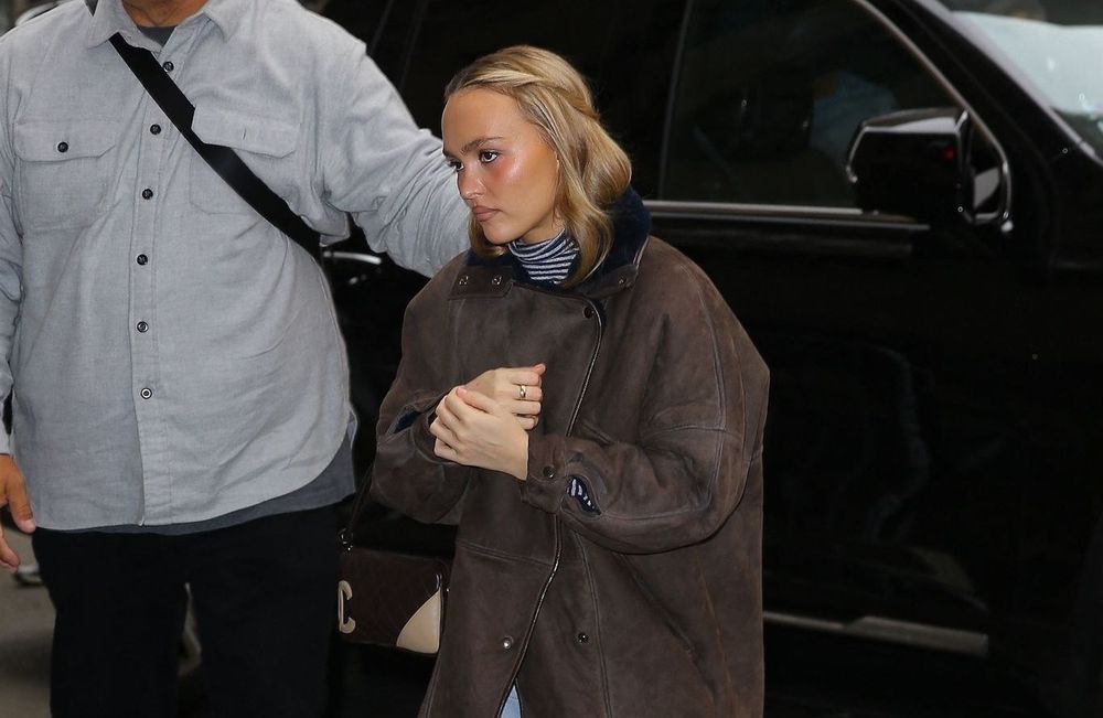 Lily Rose Depp porte le manteau idéal pour l'hiver