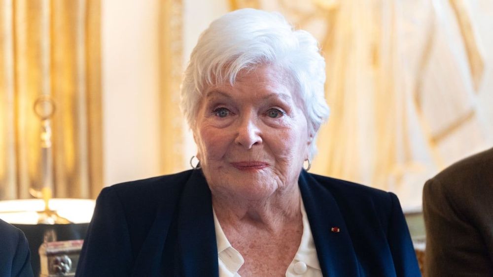 "Là, franchement… " : à 97 ans, Line Renaud inquiète avec des confidences troublantes sur sa santé