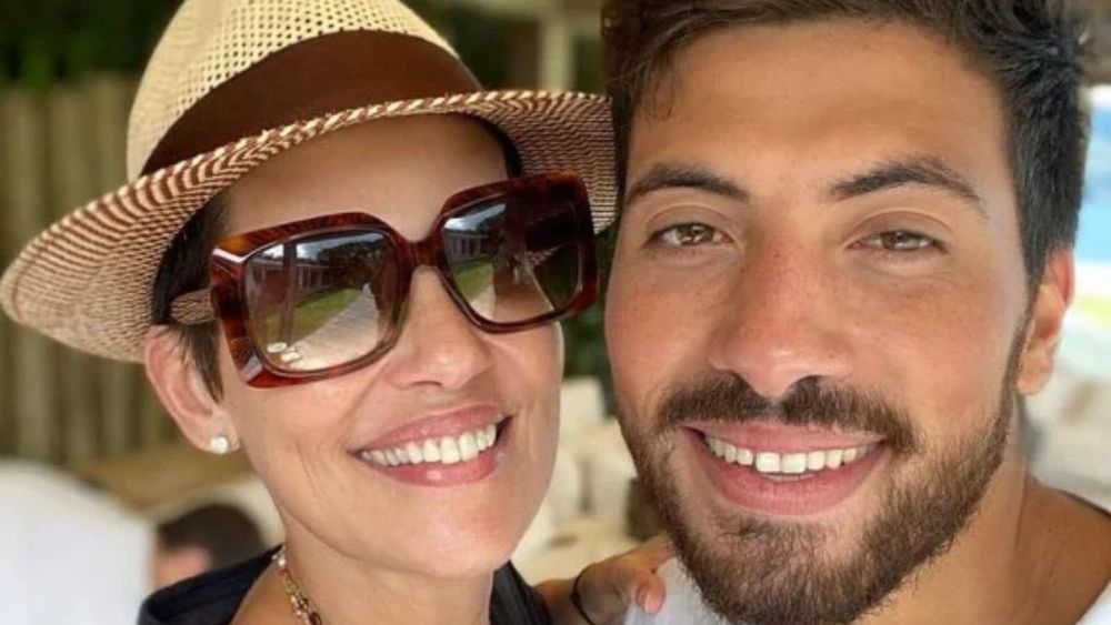 Cristina Cordula et son "caractère très fort" pèsent lourd dans les amours de son fils Enzo