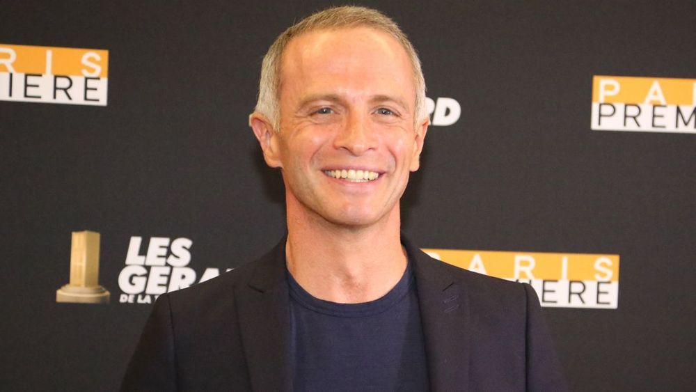 « J’ai perdu 75 % de mes revenus » : Samuel Étienne se lance sur OnlyFans après l’arrêt de Questions pour un champion