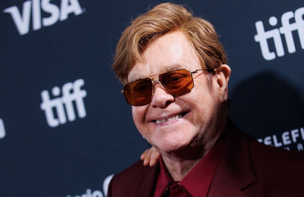 « J’ai perdu la vue » : Elton John s’exprime sur son état de santé