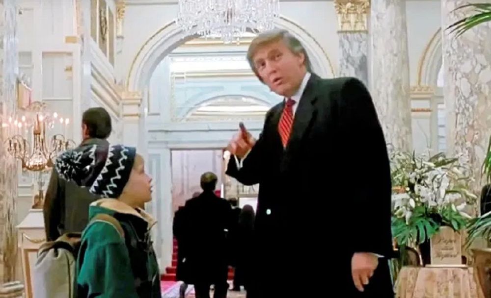"Ils m'ont supplié" : 32 ans après, Donald Trump rétablit la vérité sur Maman j'ai encore raté l'avion