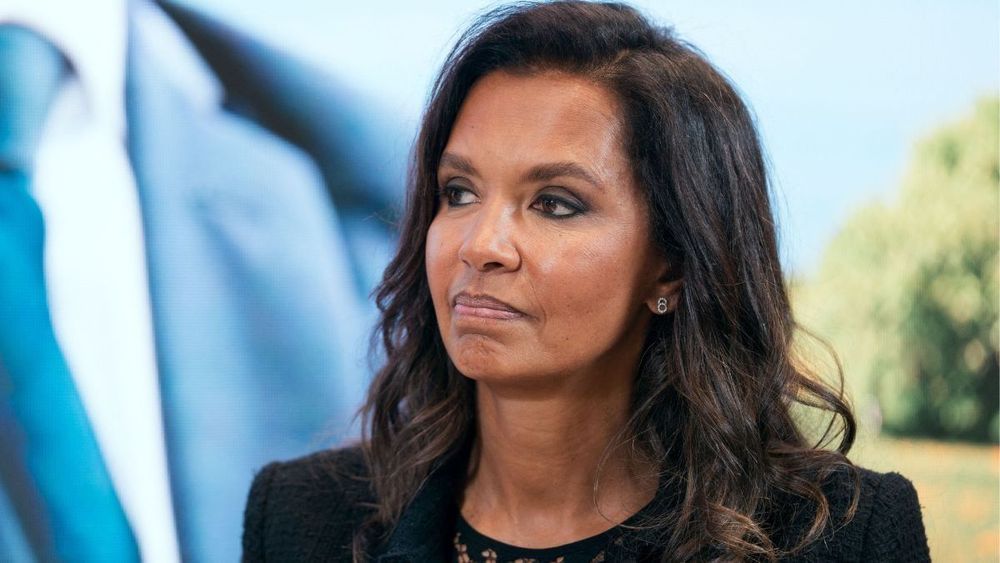 "Le moral est…" : Karine Le Marchand donne des nouvelles de ses lourds problèmes de santé