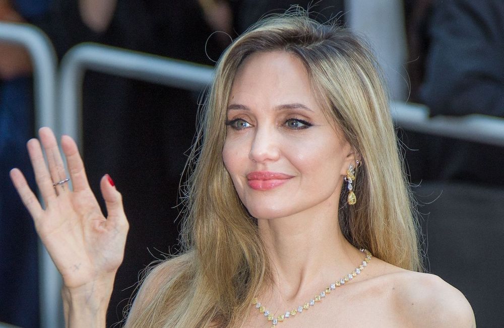 Angelina Jolie fière : elle encourage son fils Knox, 17 ans, lors d’un match de boxe thaï