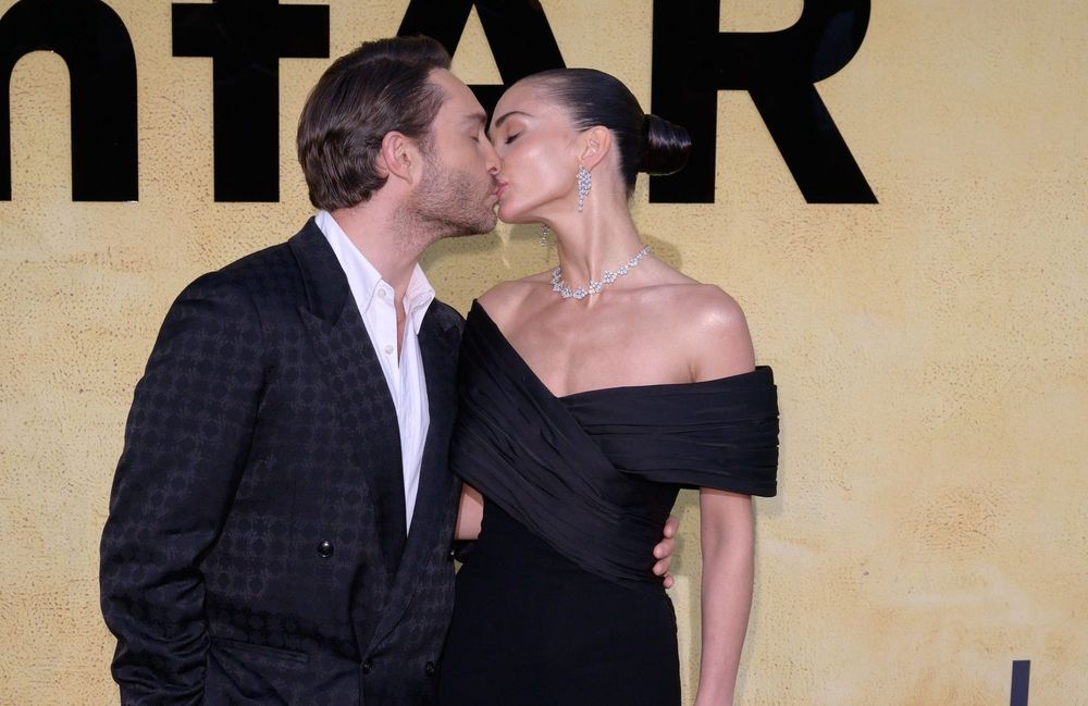 Ed Westwick célèbre son premier anniversaire de mariage avec Amy Jackson en Italie