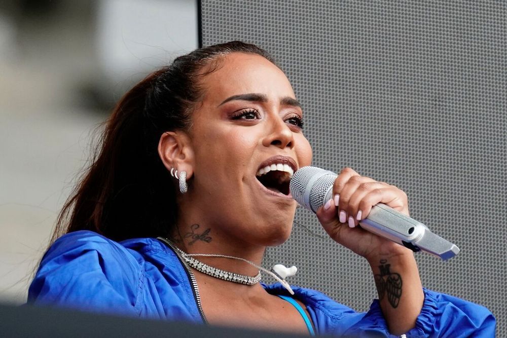 Amel Bent brise le silence sur son couple : "Dire à mon homme qu’il se..."