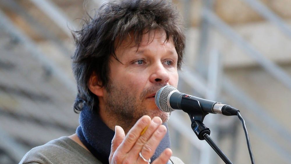 Bertrand Cantat boycotté par les radios : un choix "ni idéologique ni militant", une explication qui divise