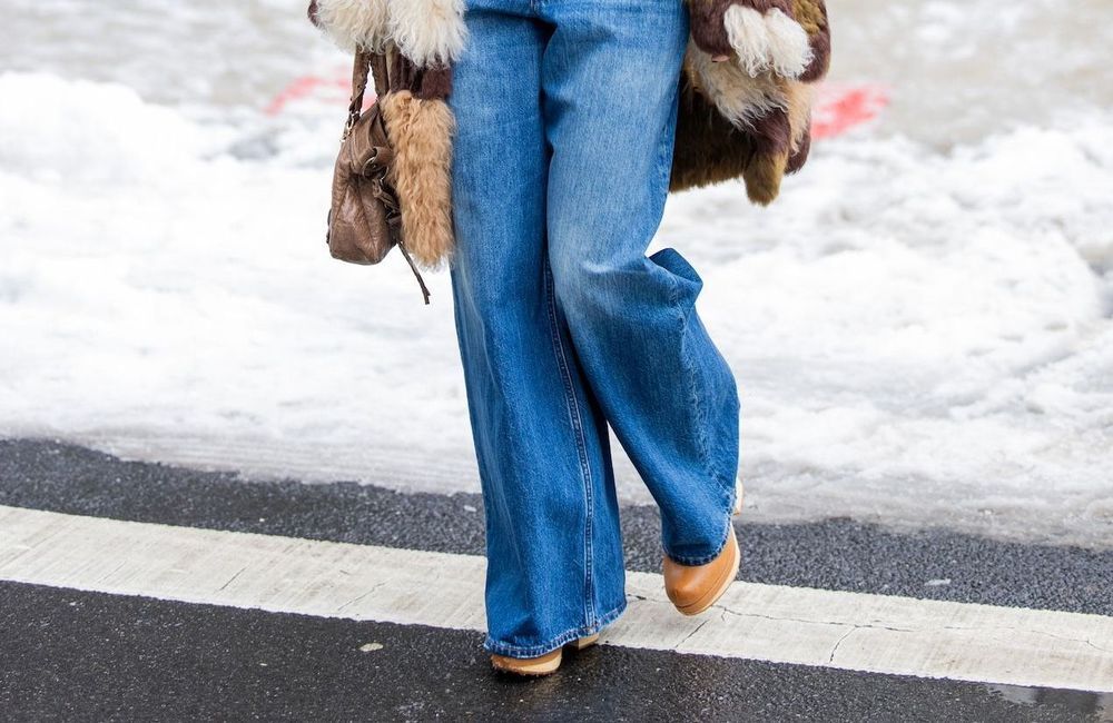 Jean flare et plateformes, le twist rétro qu’on va toutes adopter