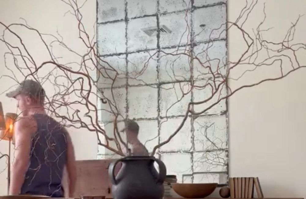 L’astuce du vaporisateur : la technique géniale pour donner un aspect vieilli à un miroir