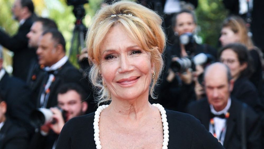 Clémentine Célarié (68 ans) : "Elle me caressait les cuisses", révélations sur ces attouchements subis à 12 ans par une religieuse