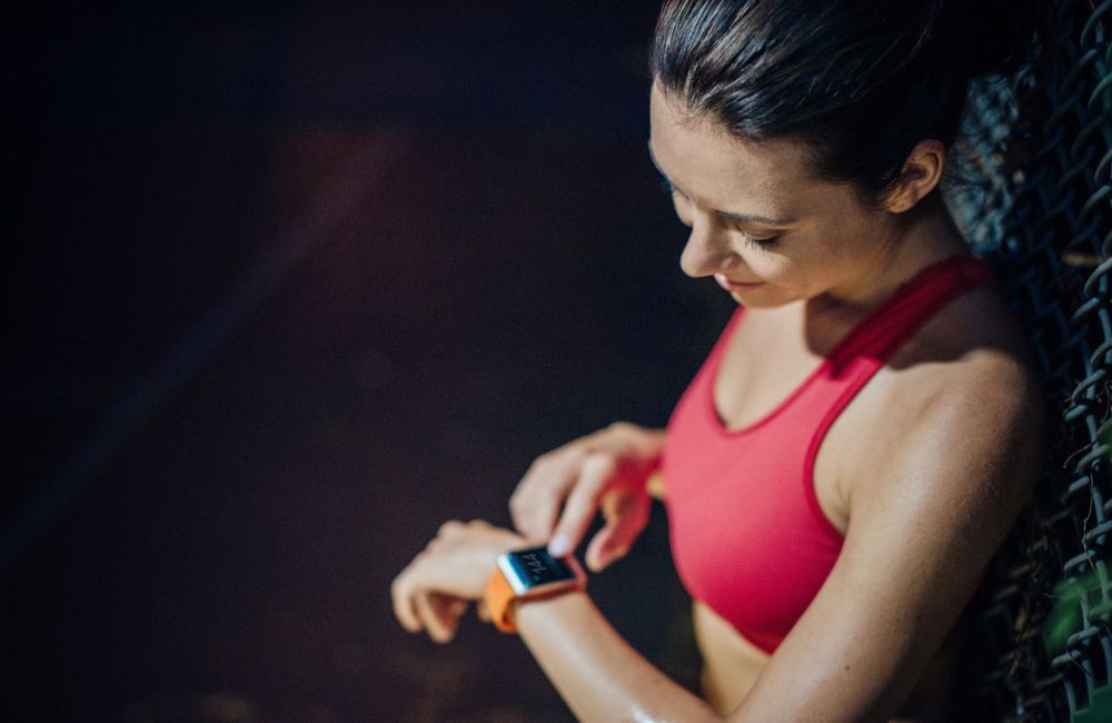 « Watch rot » : pourquoi les dermatologues appellent à la vigilance concernant le port de montres connectées
